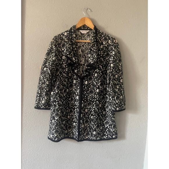 Exclusively Misook Ruffle Top - Picture 4 of 9